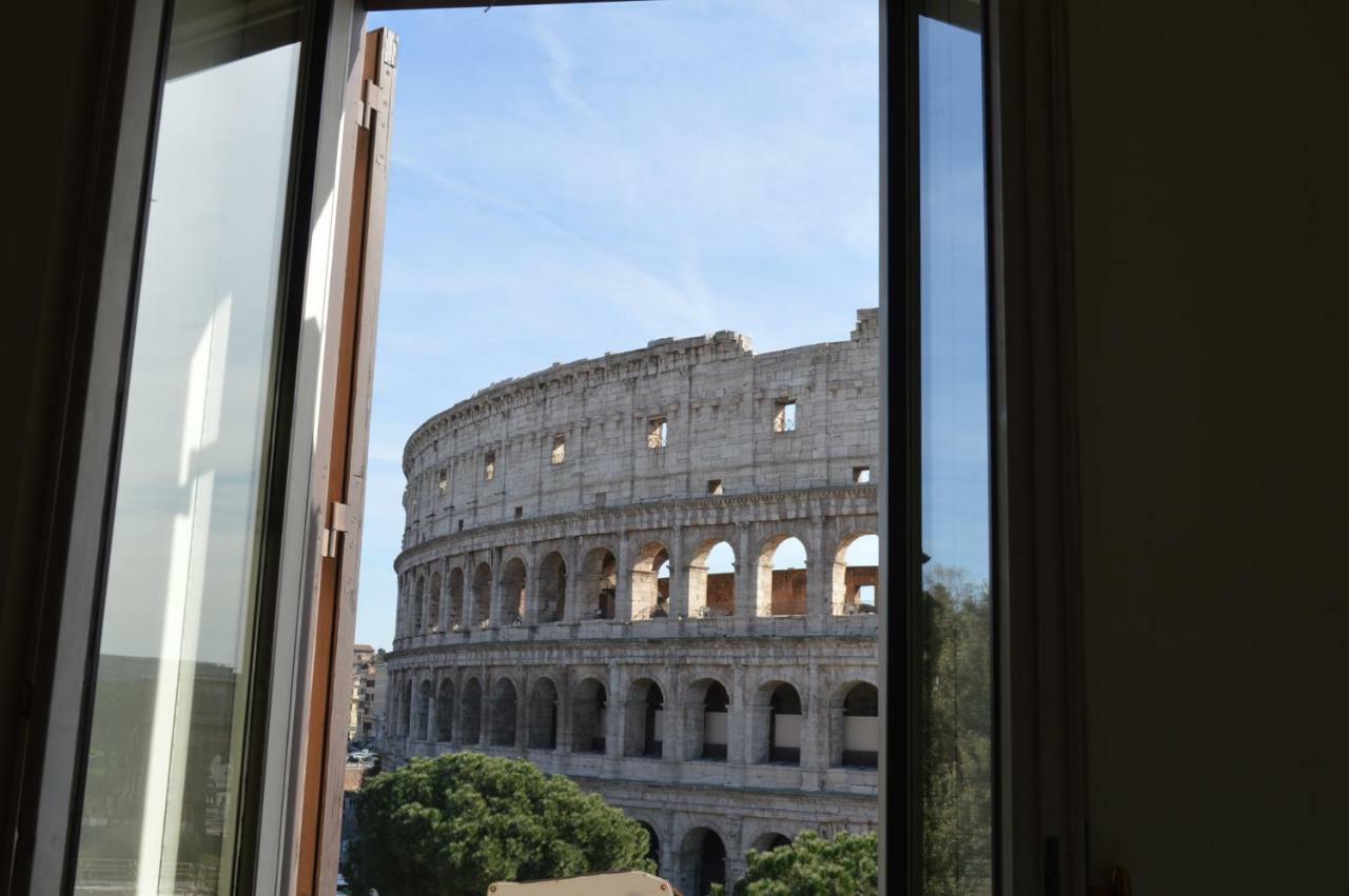 Jacuzzi In Front Of The Colosseum Apartment โรม ภายนอก รูปภาพ