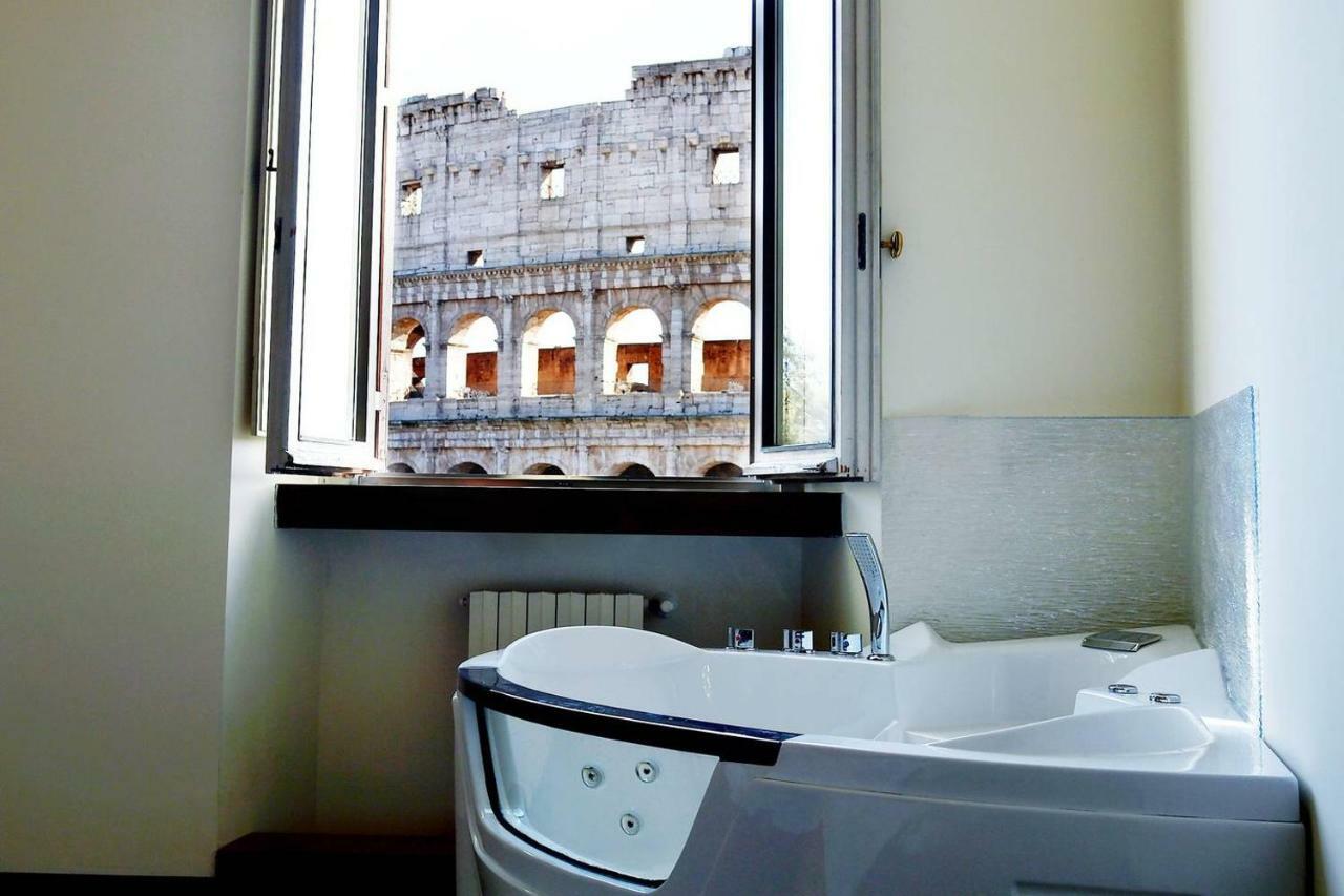 Jacuzzi In Front Of The Colosseum Apartment โรม ภายนอก รูปภาพ