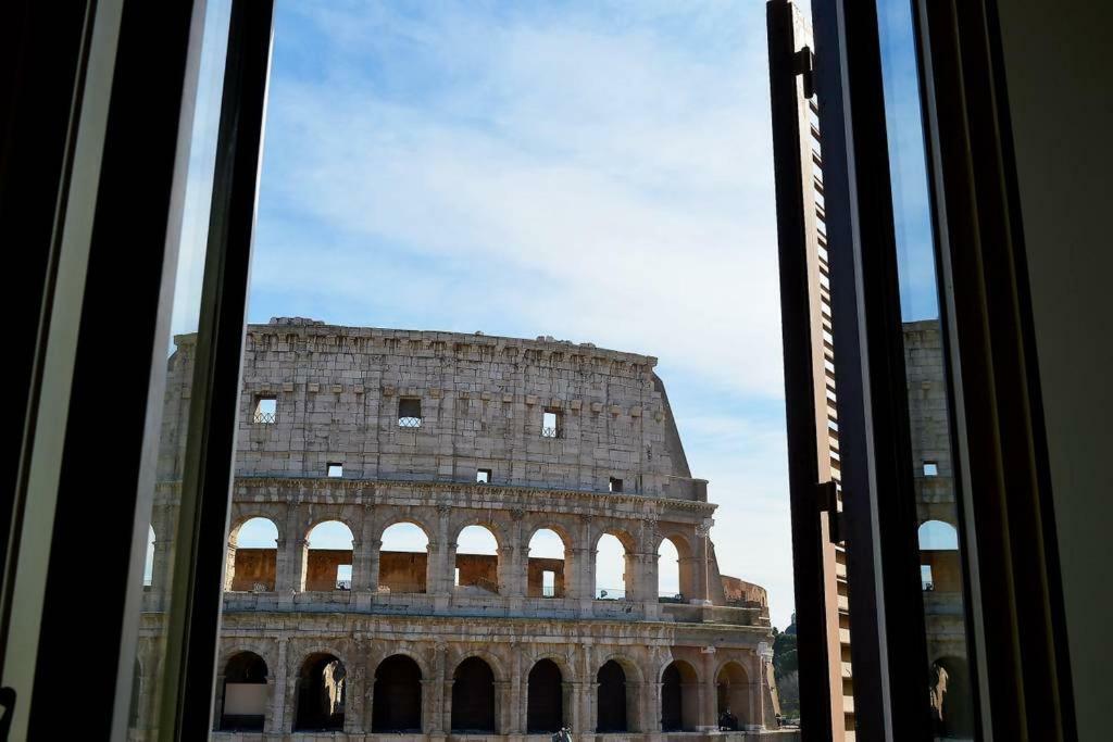 Jacuzzi In Front Of The Colosseum Apartment โรม ภายนอก รูปภาพ