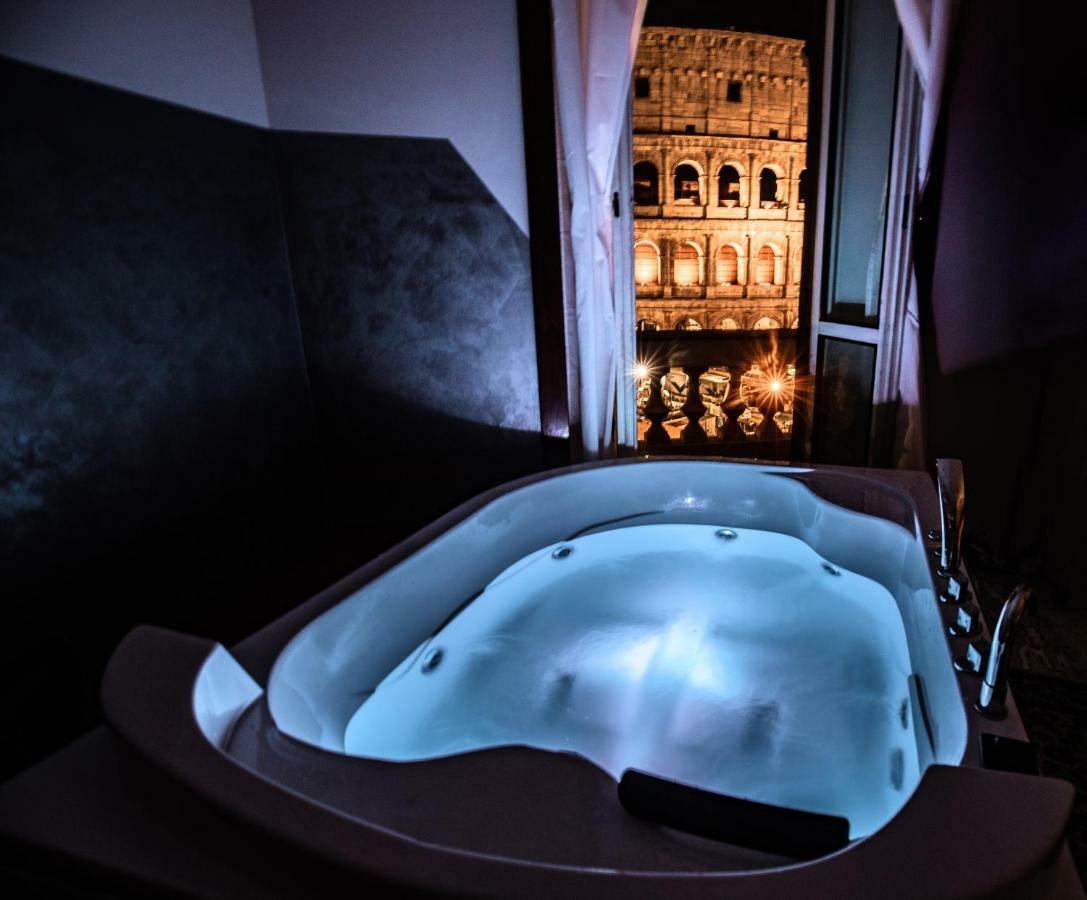 Jacuzzi In Front Of The Colosseum โรม ภายนอก รูปภาพ